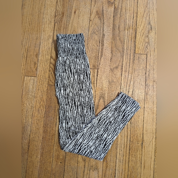 Athleta Flurry Elemental Tight - Picture 2 of 3